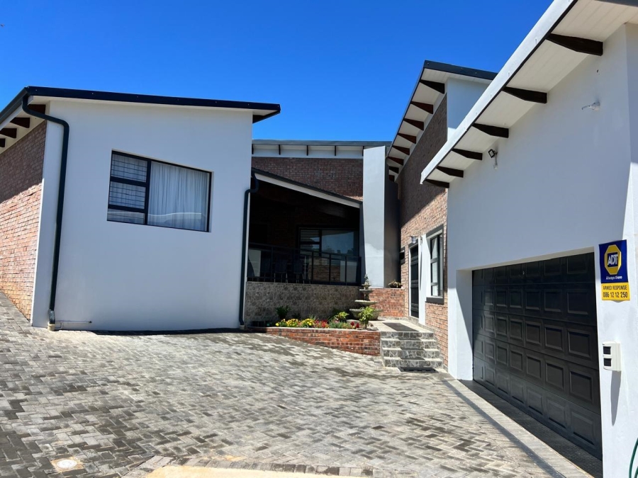 4 Bedroom Property for Sale in Noorsekloof Eastern Cape